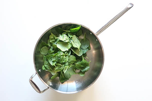 Spinach and Cheddar Scrambled Eggs
