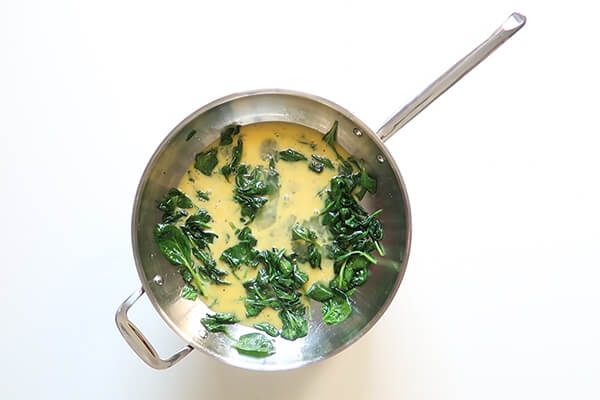 Spinach and Cheddar Scrambled Eggs