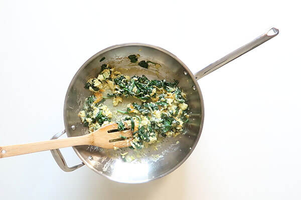 Spinach and Cheddar Scrambled Eggs