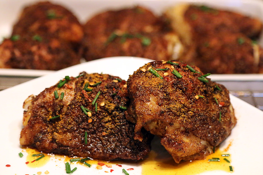 Crispy Curry Rub Chicken Thighs - Shared via www.ruled.me