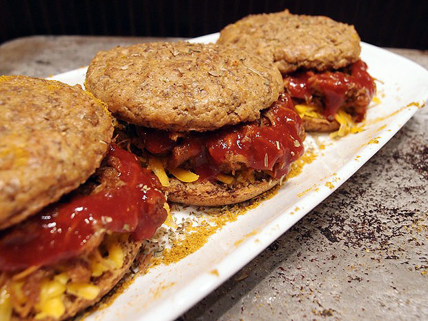 BBQ Pulled Chicken Sliders - Shared via www.ruled.me