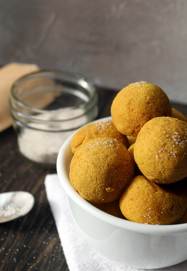 The delightful aromatic flavors of pumpkin spice pair with pumpkin itself in these old-fashioned textured low carb donut holes - get them while they're hot! Shared via //www.ruled.me