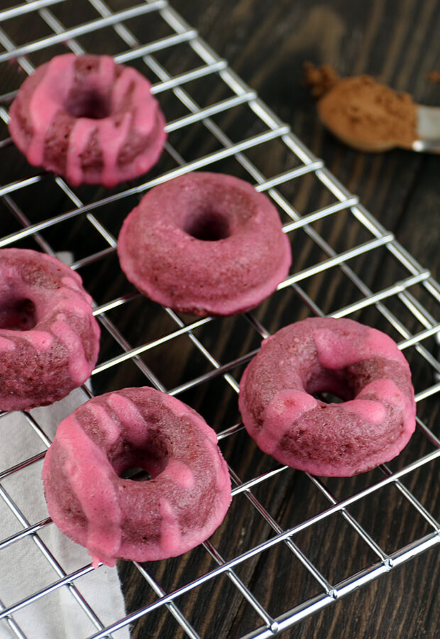 Celebrate a #keto Valentine's Day with these wonderful Red Velvet Donuts! Shared via //www.ruled.me