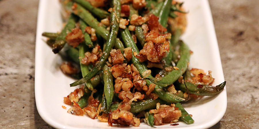 Roasted Pecan Green Beans - Shared via www.ruled.me