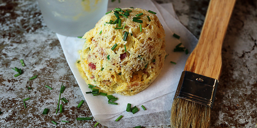 Bacon, Cheddar and Chive Mug Cake - Shared via www.ruled.me