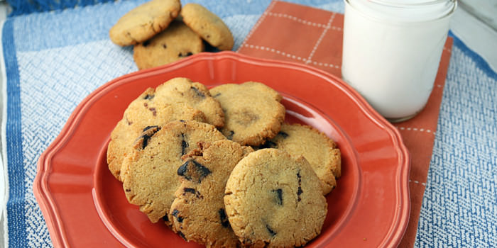 Keto Chocolate Chunk Cookies