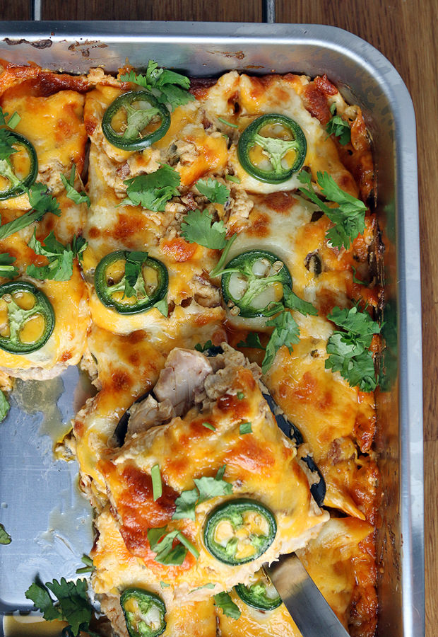 Delicious & Easy Buffalo Chicken Jalapeno Popper Casserole | Shared via www.ruled.me/