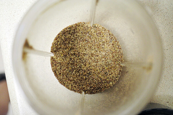 01Grind flaxseeds