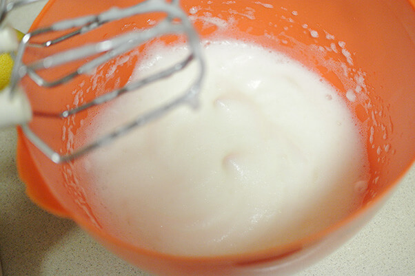 01Beat egg whites