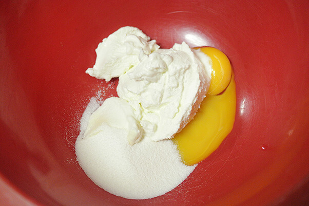 03Combine ricotta and yolks