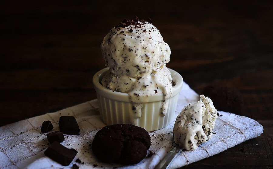 Keto Cookies and Crème Ice Cream