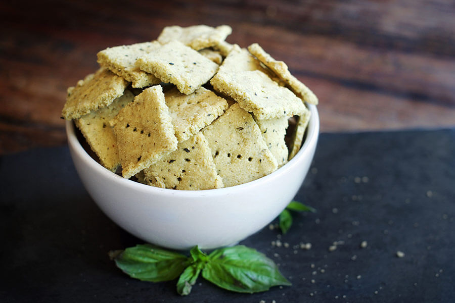 Pesto Keto Crackers