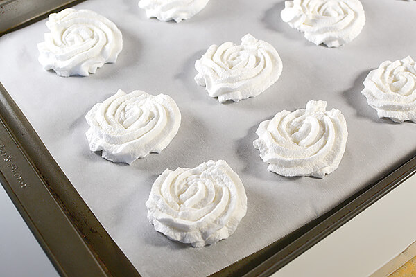 Crisp Meringue Cookies