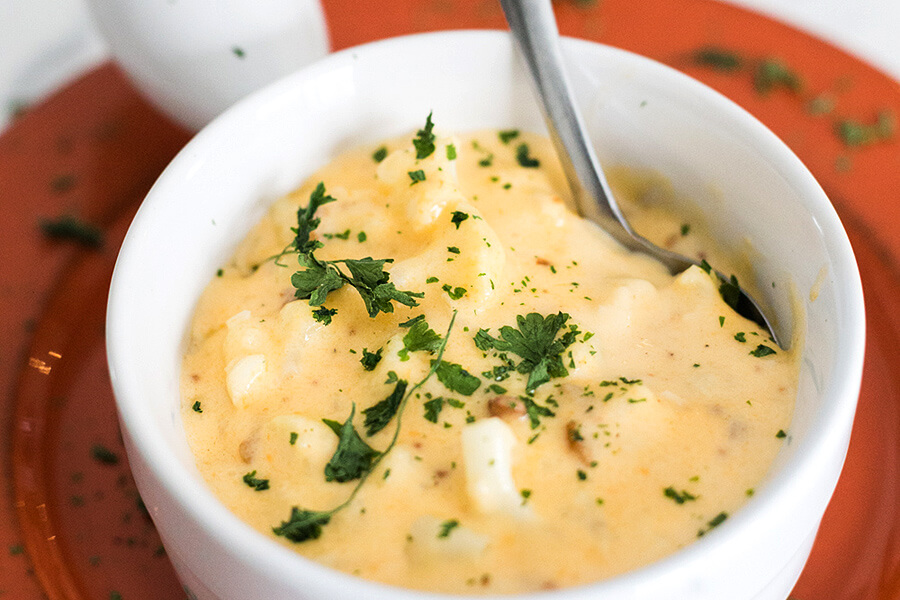 Cheesy Cauliflower & Bacon Soup