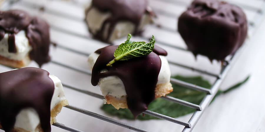 Keto No Bake Grasshopper Cheesecake Bites