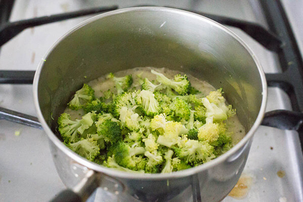 Keto Broccoli and Cheese Soup