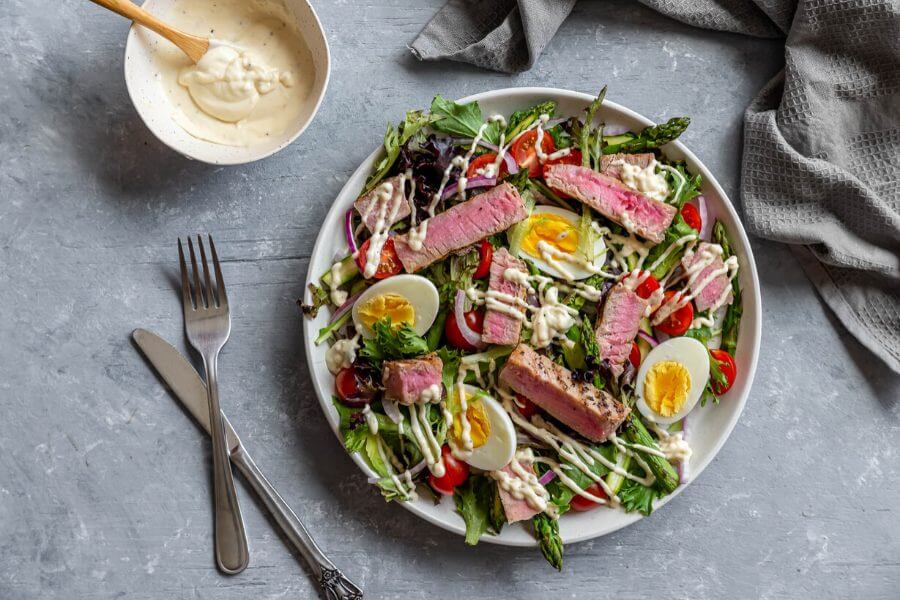 Grilled Tuna Salad with Garlic Dressing