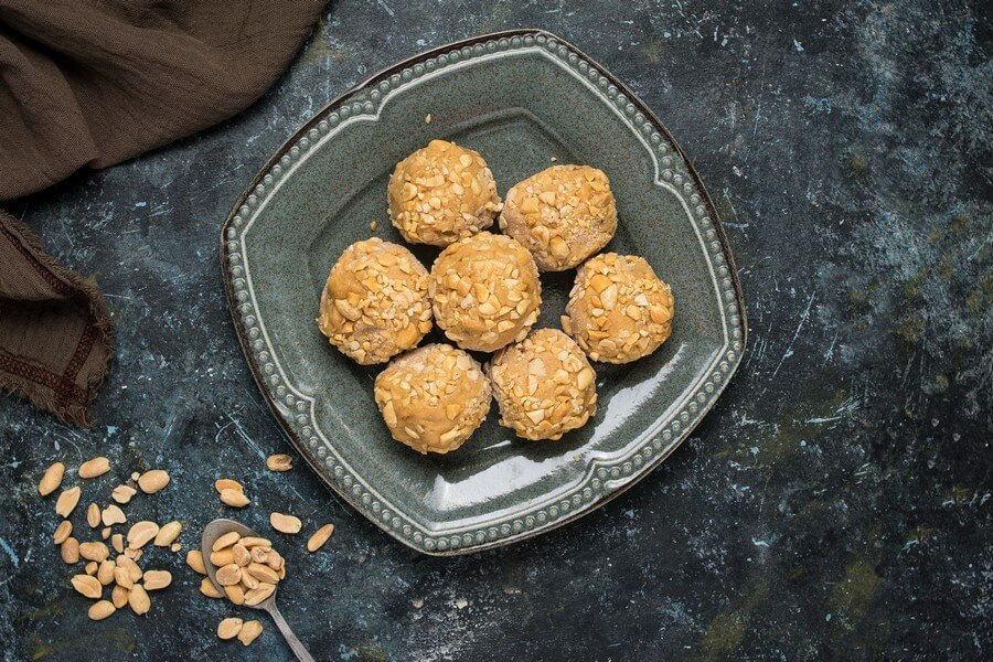 Keto 5-Ingredient No-Bake Peanut Butter Balls